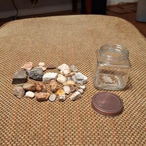 Tumbled Summerville GA Agate, Chert & Quartz Stone Set with Glass Jar